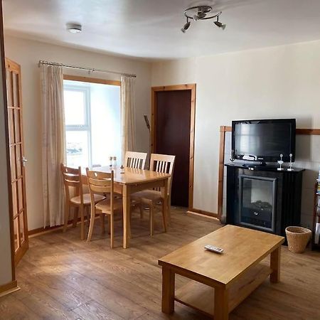 2 Bedroom House Overlooking Pierowall Bay, Westray エクステリア 写真