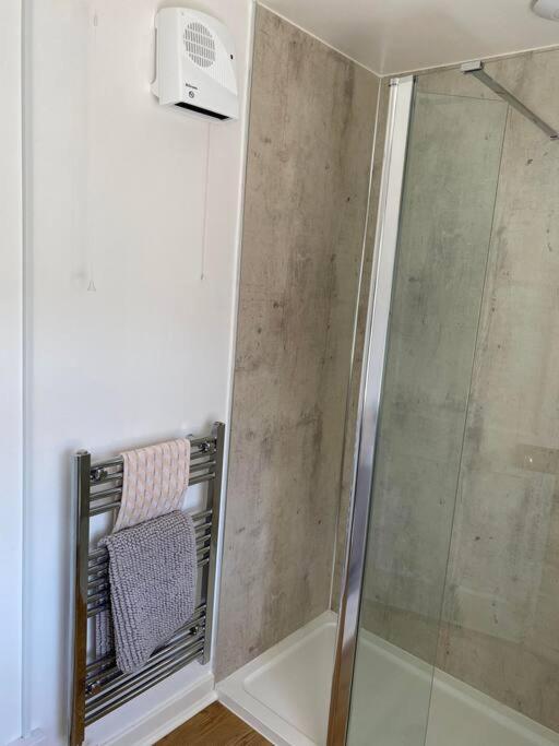 2 Bedroom House Overlooking Pierowall Bay, Westray エクステリア 写真