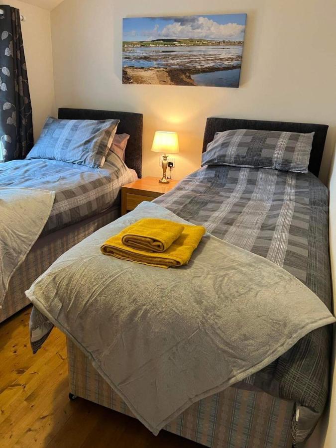 2 Bedroom House Overlooking Pierowall Bay, Westray エクステリア 写真