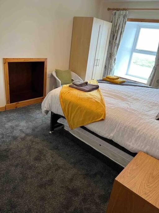 2 Bedroom House Overlooking Pierowall Bay, Westray エクステリア 写真