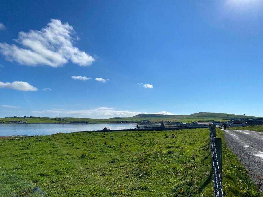 2 Bedroom House Overlooking Pierowall Bay, Westray エクステリア 写真